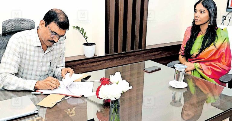 idukki-cheruthoni-collector-dr-dhineshan.jpg