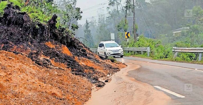 idukki-munnar-landslide.jpg
