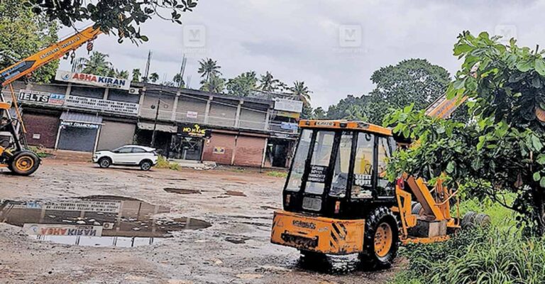 kalabhavan-mani-memorial-delayed.jpg