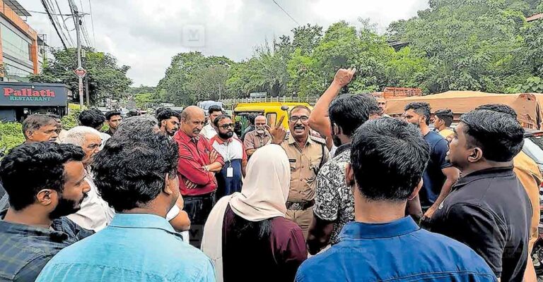 kalamassery-hmt-juction-clash.jpg