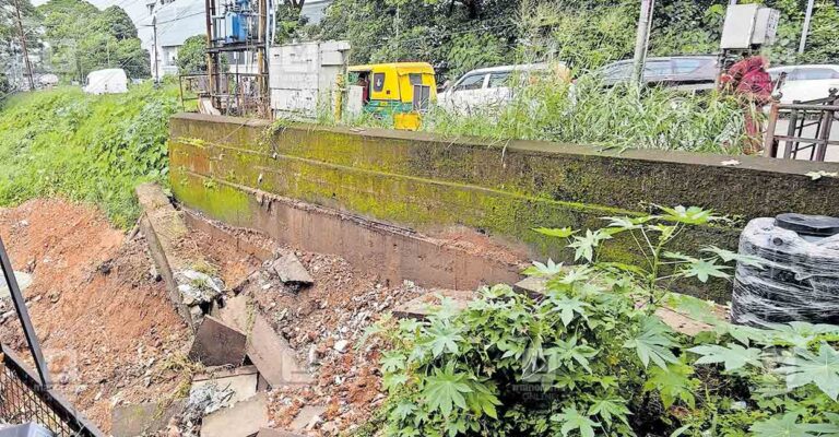 kalamassery-wall-collapse.jpg