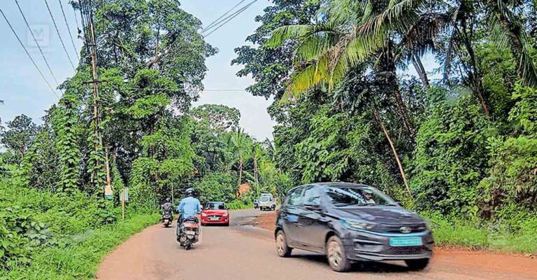 kannur-valavilpeedika-bend.jpg