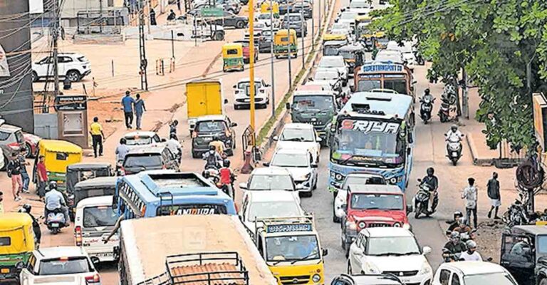 kasargod-mg-road-trafic-block.jpg