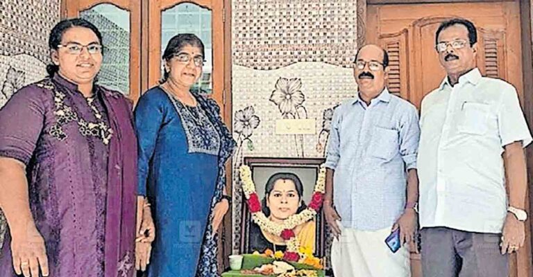 kollam-leena-family.jpg