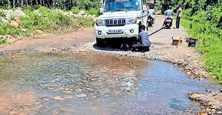 kollam-punnamala-road-vehicle.jpg