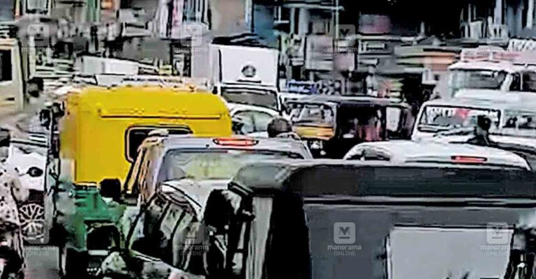 koppam-town-traffic-jam.jpg