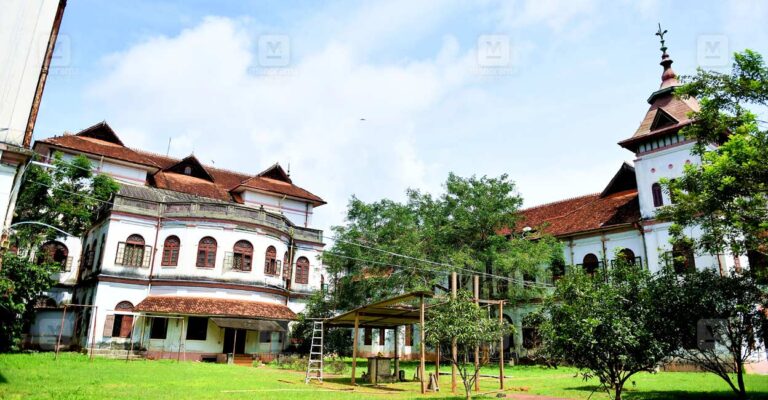 kowdiar-palace-tvm.jpg
