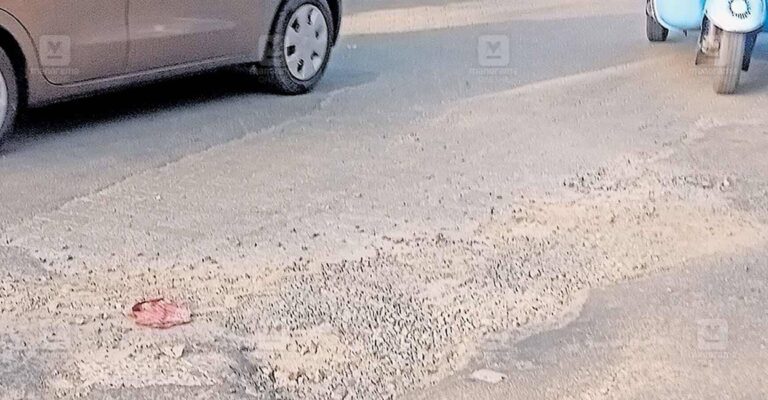 kumarakom-road-patholes.jpg