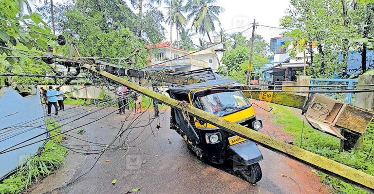kunnamkulam-lightaining-damage.jpg