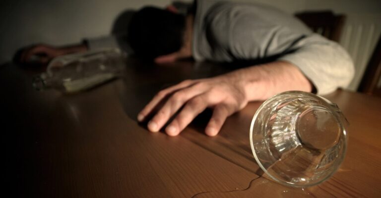 kuwait-alcohol-poisoning-claims-expatriate-lives.jpg