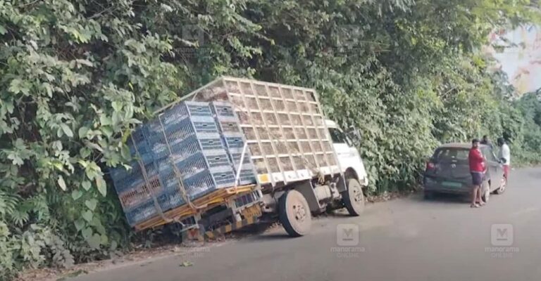 lorry-breakdown-thamarassery-churam-1.jpg