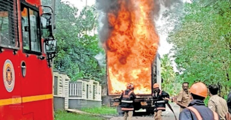 lorry-fire-kodakara.jpg