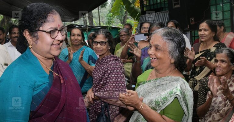 minister-r-bindu-visit-kunduparampa-day-home-1.jpg