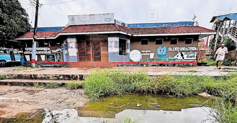 nagampadom-bus-stand-restroom-issue.jpg