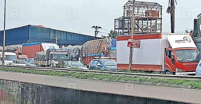 nh544-chalakkudy-traffic1.jpg
