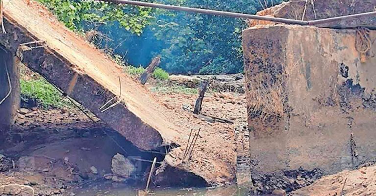 overbridge-collapsed.jpg