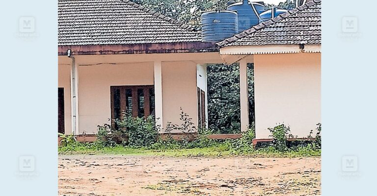 paramavu-hotel.jpg