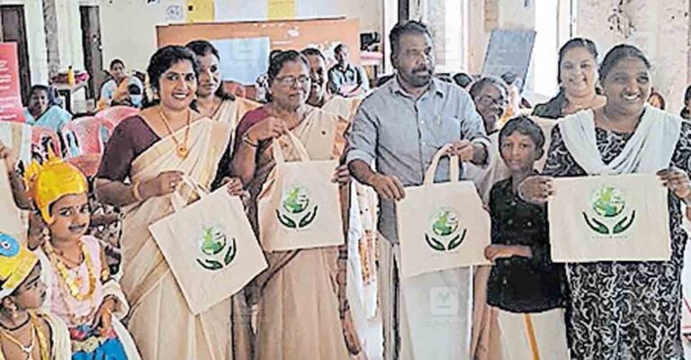 pathanamthitta-ranni-perunad-school-cotton-bag-distribution.jpg