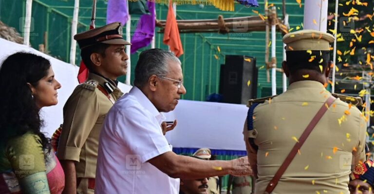 pinarayi-vijayan-hoists-national-flag.jpg