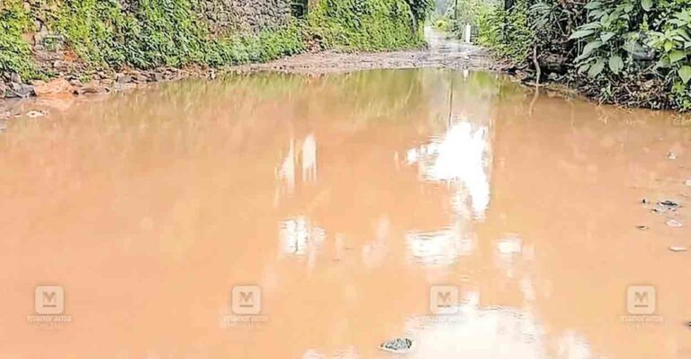 pothumpara-mbc-collage-road-water-logging.jpg