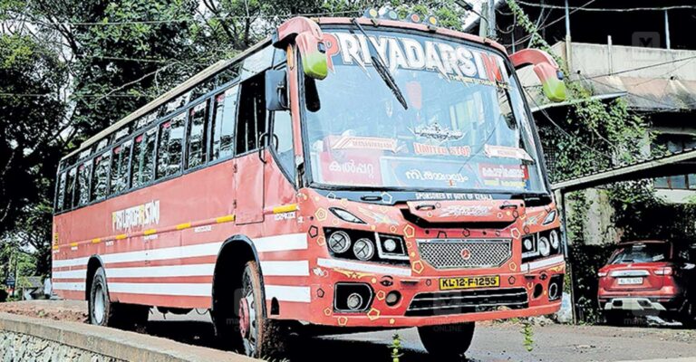 priyadersini-bus.jpg