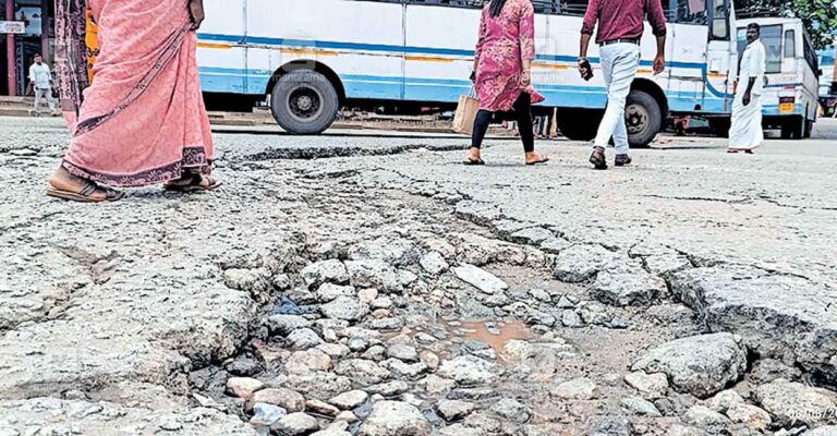 pta-adoor-ksrtc-yard-road-potholes.jpg