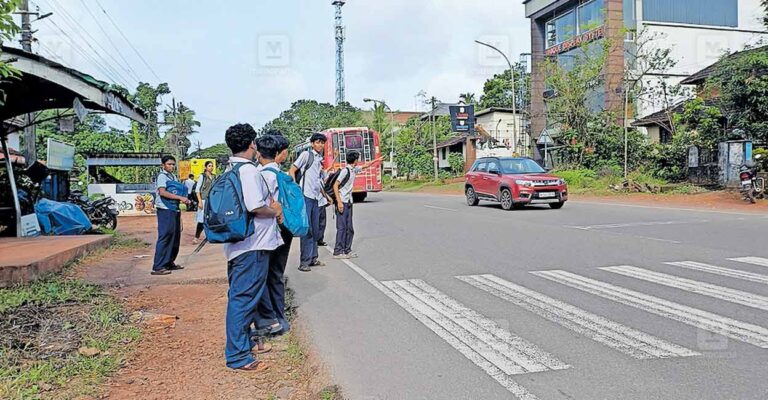 thrissur-perimbilavu-private-bus-students-issue.jpg