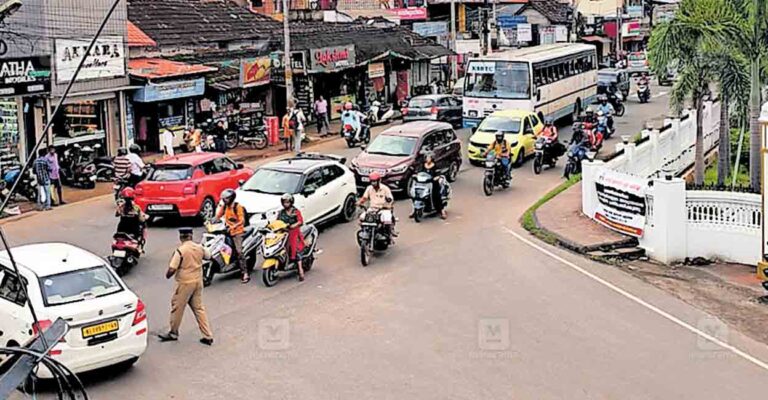 thrissur-traffic-jam-kriyachira-center.jpg