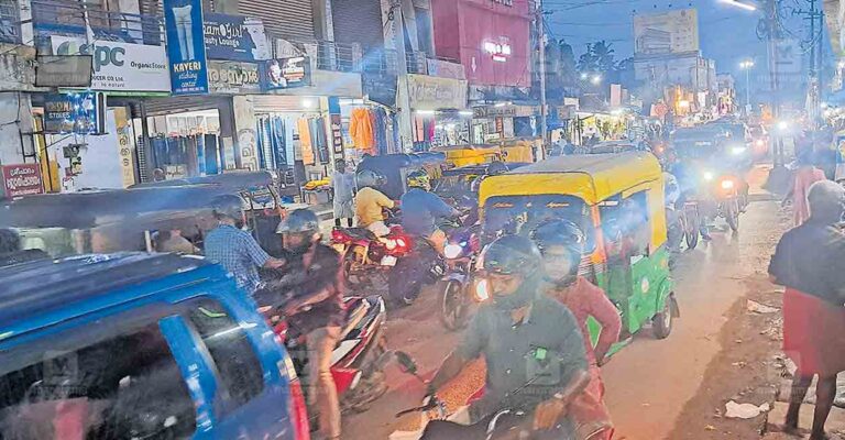 trivandrum-kattakada-road-trafic-block.jpg