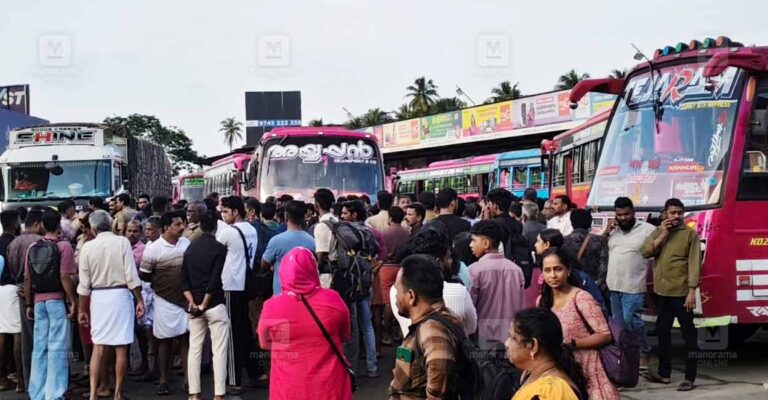 vadakkara-bus-strike.jpg
