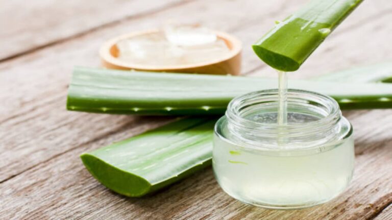 w-1280h-720format-jpgimgid-01jy6hc0vgnt3zgx7nwydf0sakimgname-aloe-vera-gel-1-1750418719600.jpg