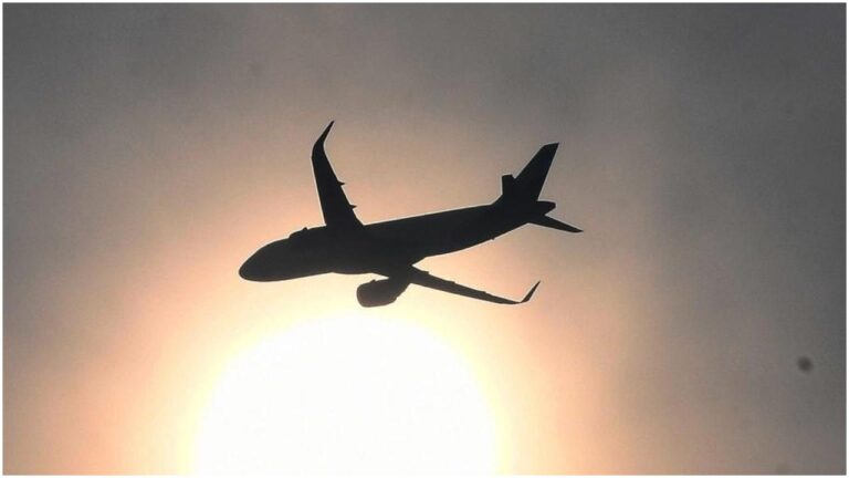 w-1280h-720format-jpgimgid-01k0xjdkxpxwcmrbgcf73fr49gimgname-flight-1753339056054.jpg