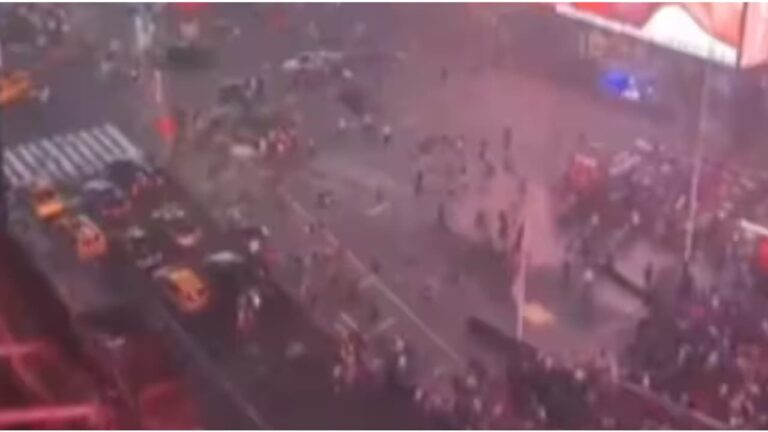 w-1280h-720format-jpgimgid-01k27y2e720kgwdm1a26gt1fw7imgname-shooting-at-new-york-times-square-1.jpeg