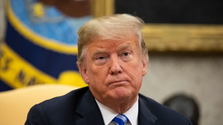w-1280h-720format-jpgimgid-01k30nhb33q6zng10a6gcq2p55imgname-donald-trump-sad-1755590470755.jpg