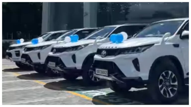 w-1280h-720format-jpgimgid-01k3vds9tmmthfvwm04z00z11dimgname-four-friends-buying-four-fortuners.jpeg
