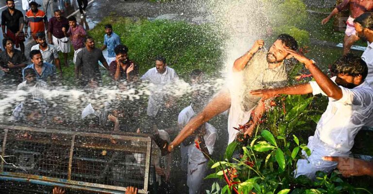 youth-congress-district-committee-protest-march-water-cannon.jpg