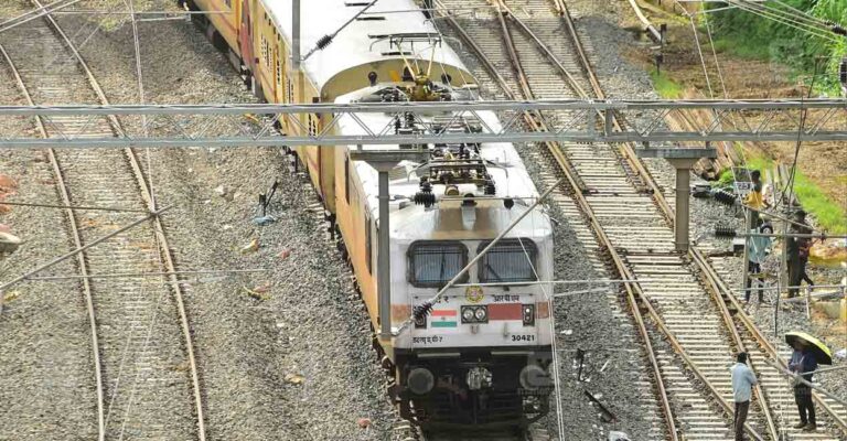1757576309_train-local-news.jpg