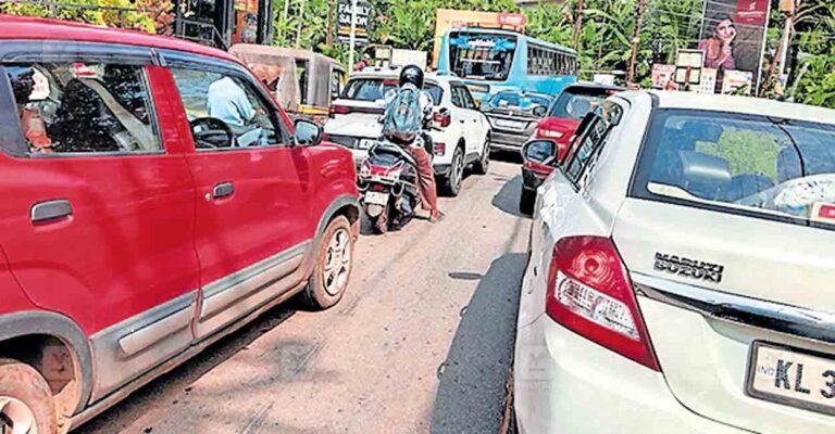 1757663074_pathanamthitta-traffic-jam.jpg