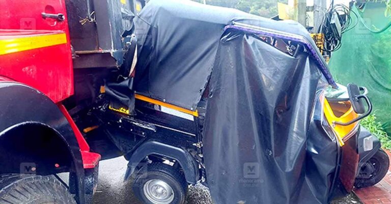 1759205167_accident.jpg