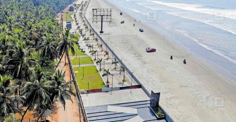Muzhappilangad-Drive-in-Beach.jpg