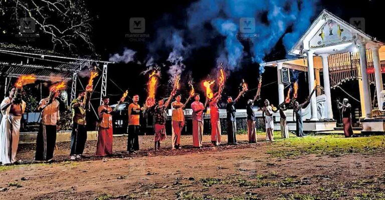 alappuzha-neelamperoor-pooram-padayani.jpg