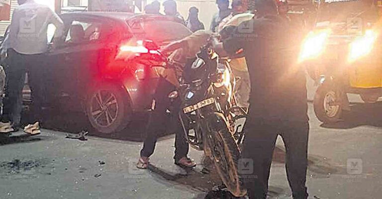 alappuzha-road-accident.jpg