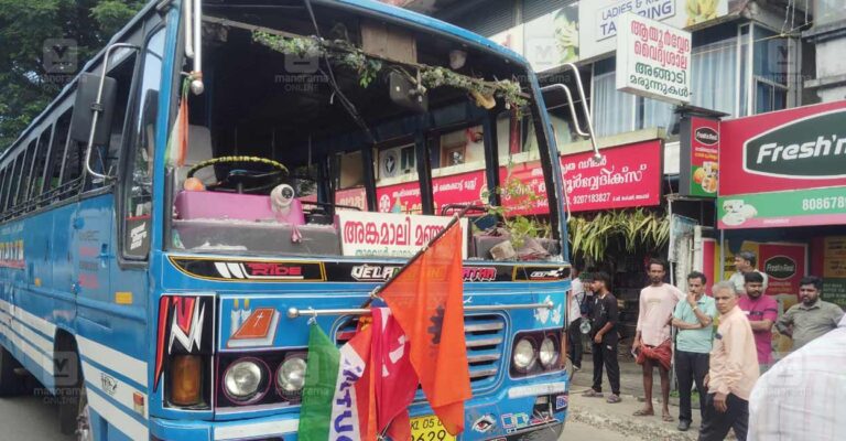 angamali-bus-strike.jpg