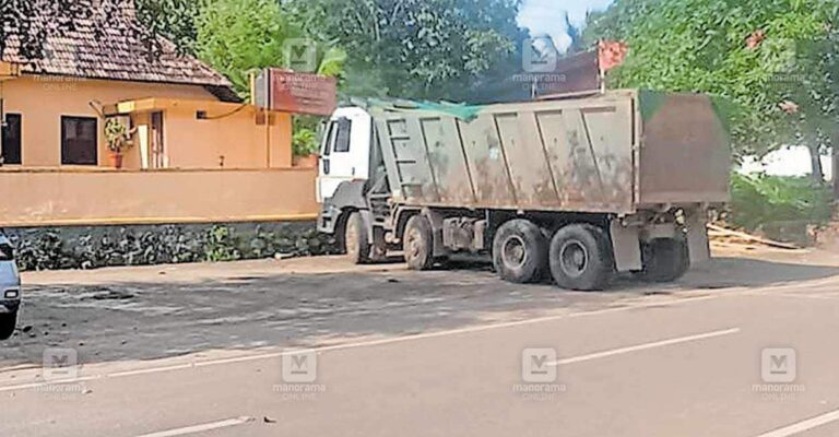 aranmula-temple-lorry-parking.jpg