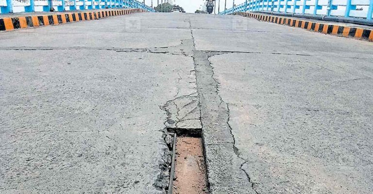 arattupuzha-bridge-damage.jpg