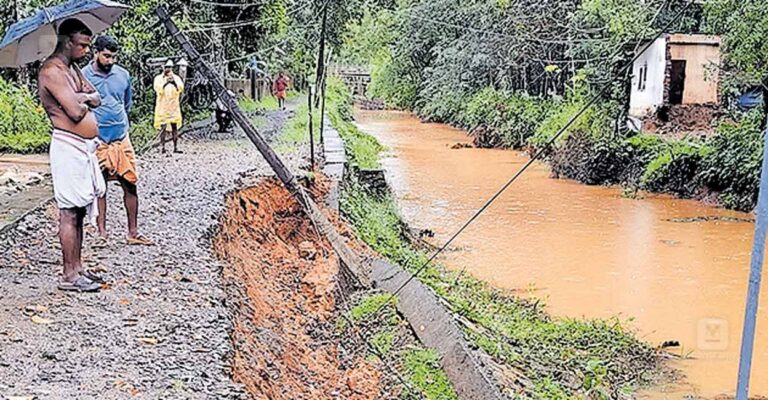 chengannur-road-collapse.jpg