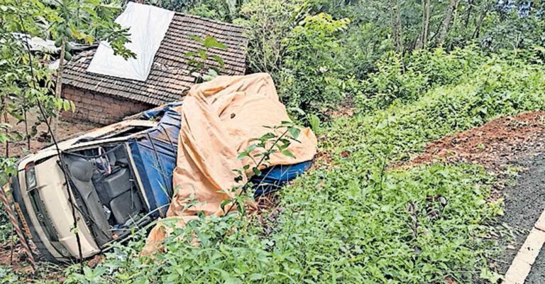 chullikara-road-accident.jpg
