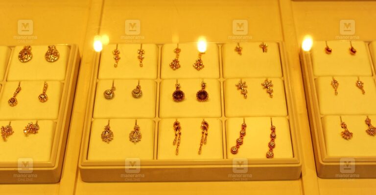 earrings-gold-jewellery-1.jpg