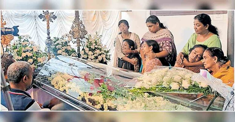 ernakulam-biljith-funeral.jpg