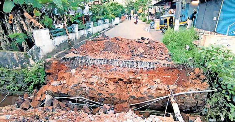 ernakulam-culvert-demolished-thiruvaniyoor-vettikkal-road.jpg